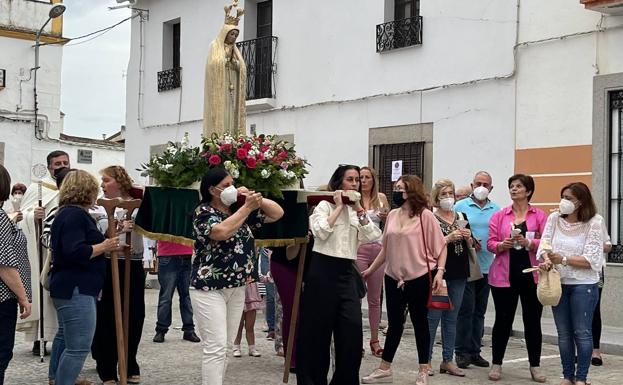 La Virgen de Fátima vuelve a procesionar dos años después