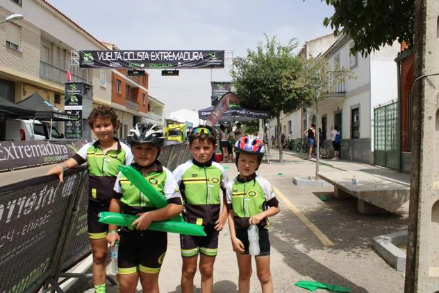 Quintana se vuelca con los ciclistas de la Vuelta Extremadura