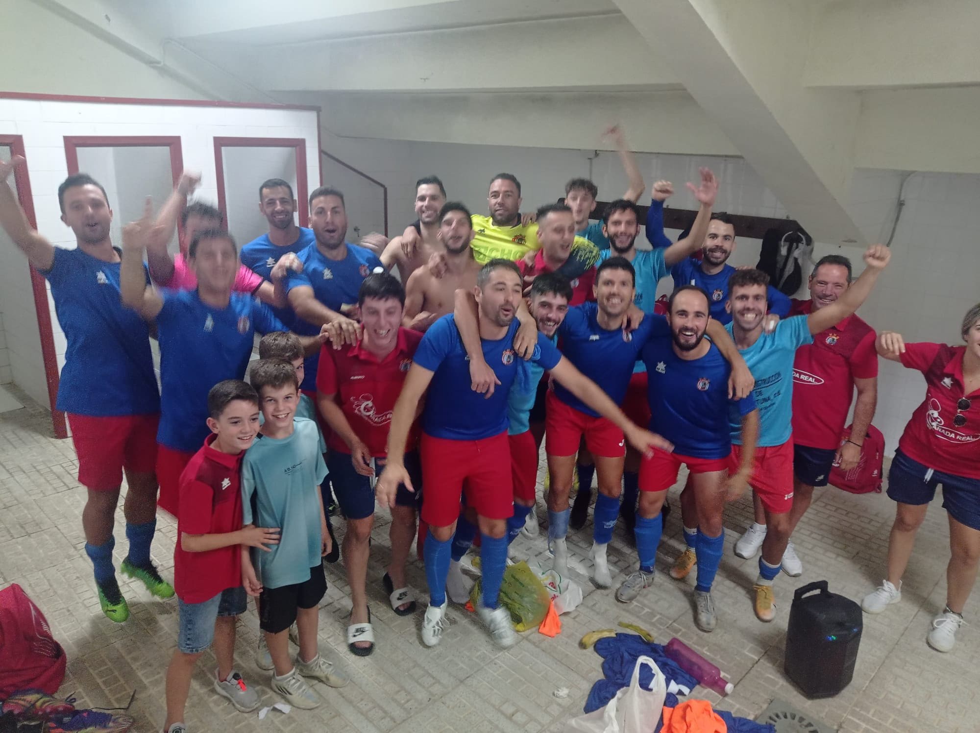 El equipo celebra la victoria ante Cabeza del Buey /CEDIDA