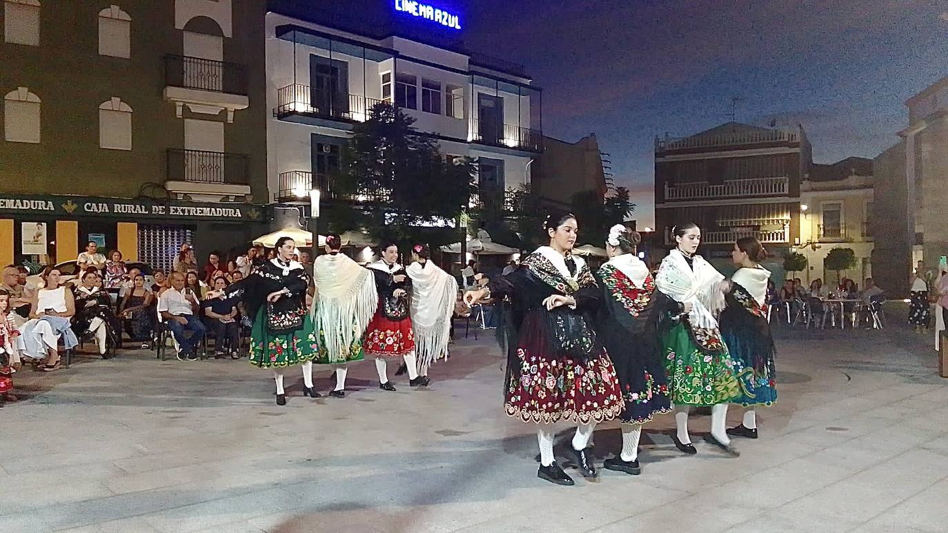 Quintana se tiñó de verde, blaco y negro por el Día de Extremadura