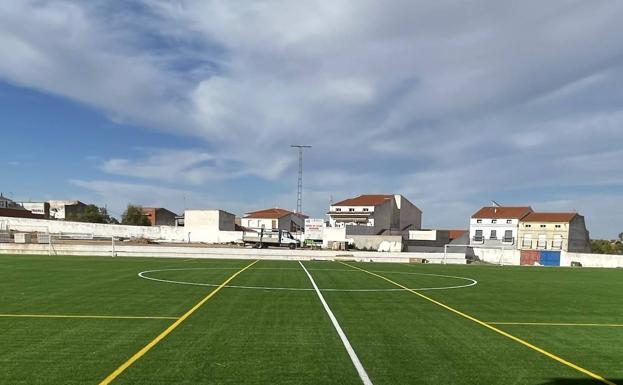 El campo de fútbol listo para su inauguración