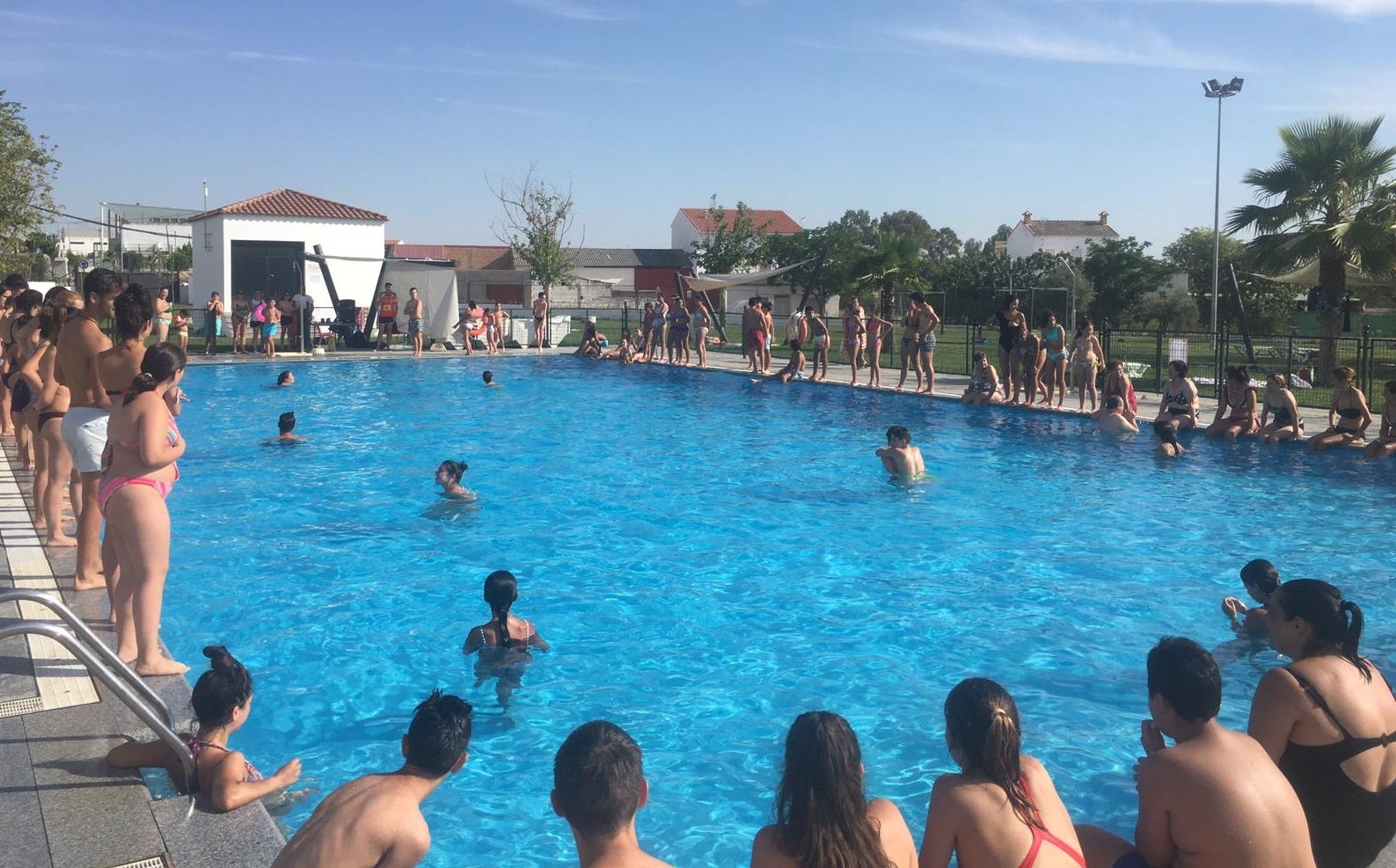 Unos 2000 bañistas han pasado por la piscina municipal este verano