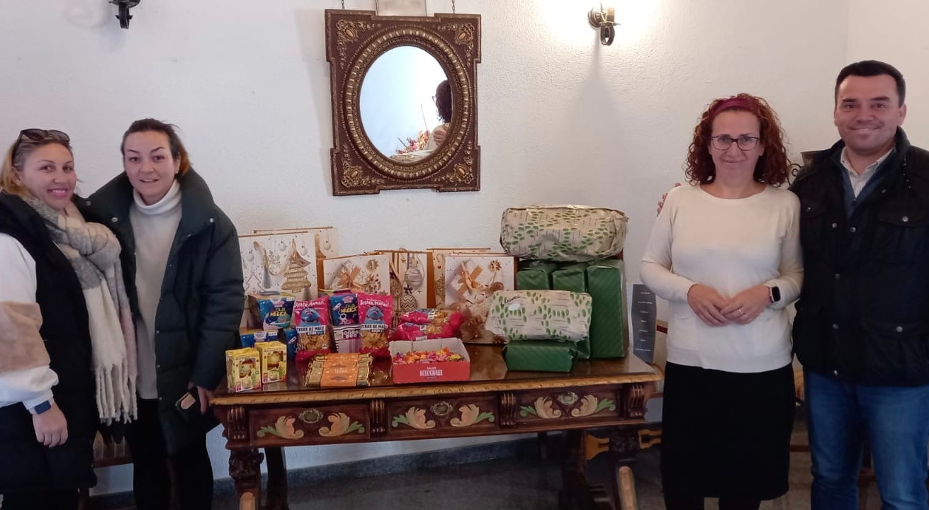 Actúa Quintana reparte magia por Navidad