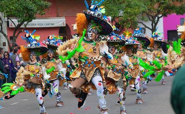 Conocido el orden de salida de las dos comparsas locales en el Carnaval de Badajoz