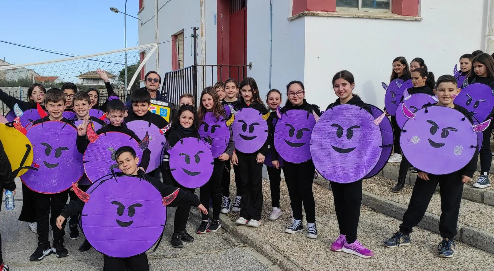El desfile escolar da la bienvenida un año más al Carnaval de Quintana