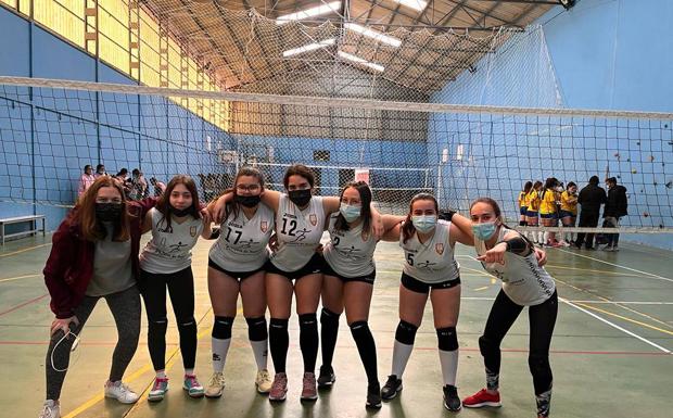 La EMD Sanvicenteña de voleibol femenino triunfa en Badajoz
