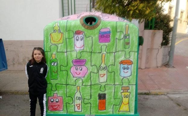 El iglú de reciclaje de vidrio ya está instalado con el dibujo ganador del «Reto Mapamundi»