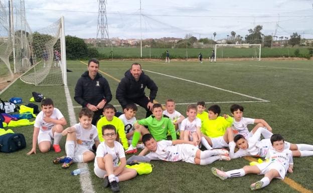 El equipo benjamín B campeón del grupo IV de Badajoz de 2ª división de fútbol 8