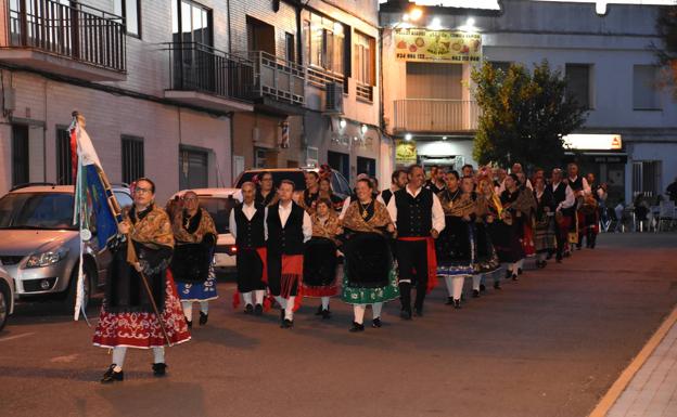 El parque de España se llena de folklore