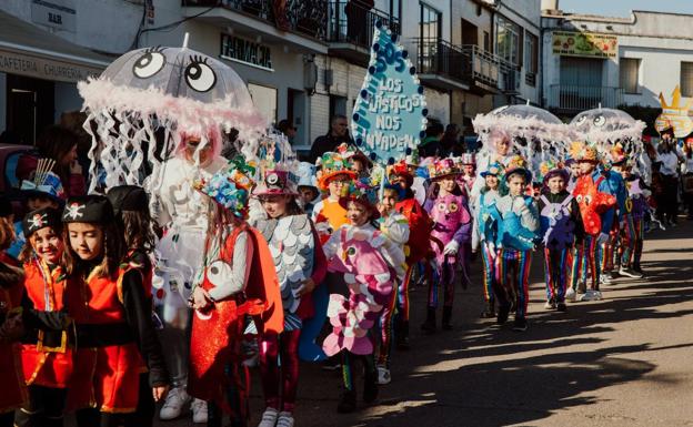 El Carnaval sanvicenteño arranca con un multitudinario desfile infantil