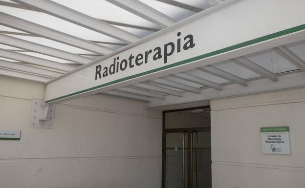 Hospitales refuerzan investigación en cáncer con 56.000 € donados por la AOEx