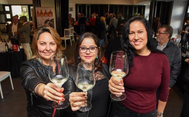 Badajoz brinda con vino por una buena causa