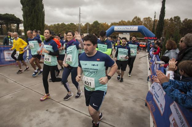 Medio millar de corredores y senderistas a favor de Down Cáceres