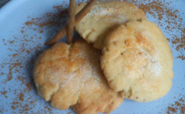 Venta solidaria de dulces caseros en la parroquia de Guadalupe