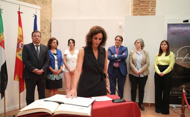 La consejera de Economía llama a apoyar «el carácter solidario de la sociedad extremeña»