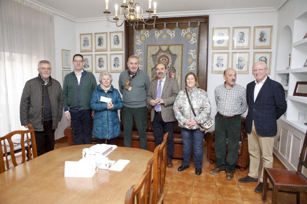 La cofradía de la Virgen de la Montaña dona 2.000 euros a fines sociales