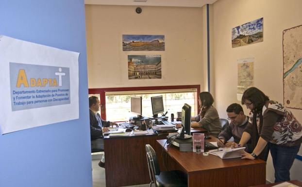 La región registra una cifra récord de contratos a personas con discapacidad