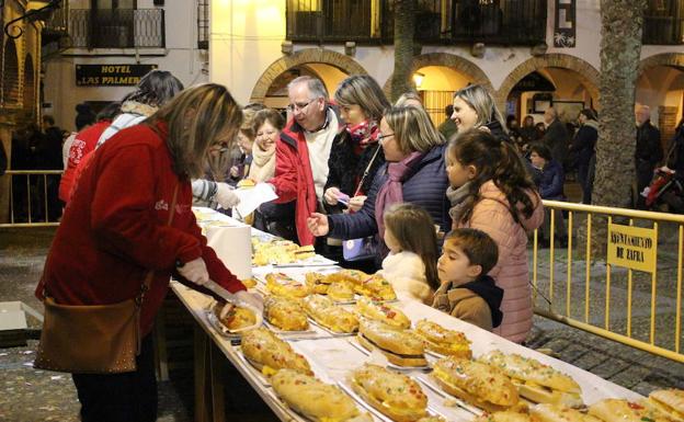 El IV Roscón Solidario reparte 1.800 euros entre Cáritas, Zafra Solidaria y las monjas de Santa Clara