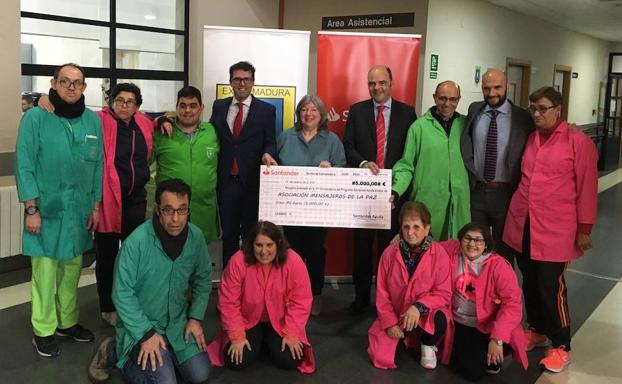 Banco Santander apoya a Plena Inclusión Mérida y Mensajeros de la Paz Extremadura