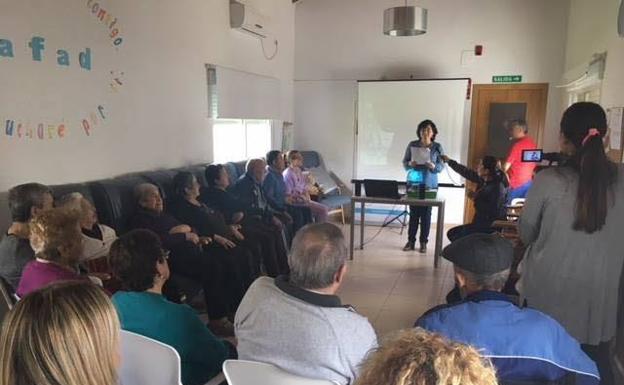 AFAD Extremadura e Inclusives firman un acuerdo para usar una sala multisensorial