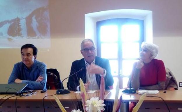 La directora general de Arquitectura presenta el reglamento de accesibilidad en Extremadura en Castuera