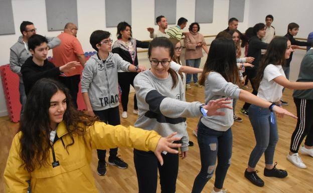El Centro Joven de Badajoz organiza quedadas entre institutos y Aexpainba