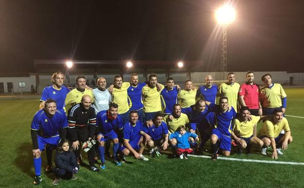 Un partido solidario de fútbol enfrentará el día 23 en Talavera la Real a guardias civiles, gitanos y famosos