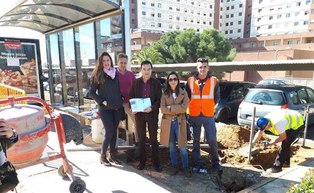Comienzan en Badajoz las obras para hacer accesibles las paradas de autobús con marquesinas