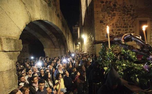 Cáceres vive una Semana Santa más inclusiva con saetas en lengua de signos