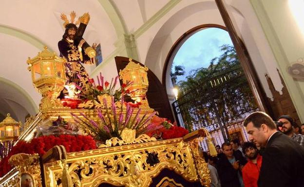 Becas escolares en lugar de claveles, la solidaridad de la Espina