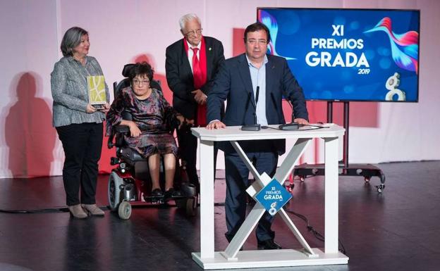 El padre Ángel recoge el premio 'Primera Fila'