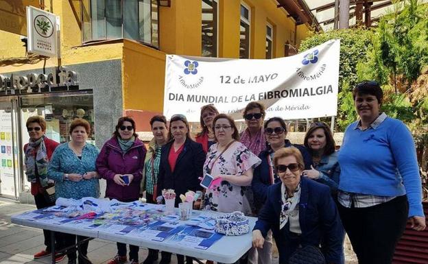 Afibromérida pide una atención médica personalizada en la celebración del Día Internacional de la Fibromialgia y del Síndrome de Fátiga Crónica