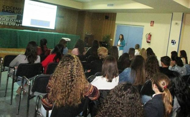 Alumnos de Fuente del Maestre completan su formación en Cocemfe Badajoz