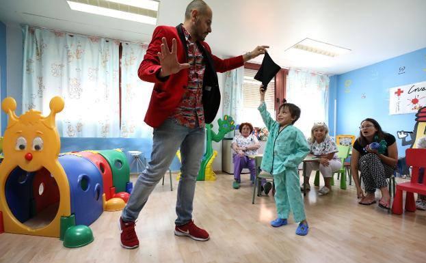 La magia llega a los niños del hospital de Mérida