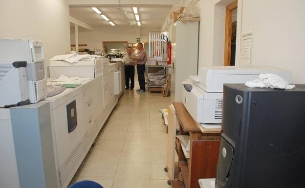 Estudiantes con discapacidad realizan prácticas en la Imprenta de la Diputación de Cáceres