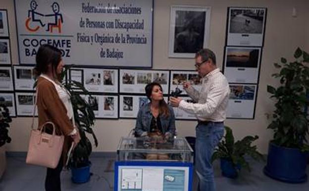 Responsables de la AECC visitan Cocemfe Badajoz