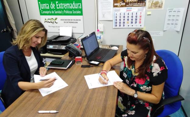La Asociación de celíacos de Extremadura firma un acuerdo de colaboración con Mercadona