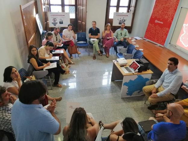 'Empléate' conciencia en Llerena sobre la inserción laboral de discapacitados
