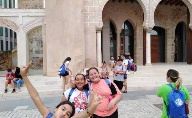 Los niños del comedor social del Gurugú disfrutan de una gymkana