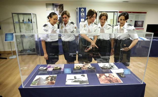 Una exposición para homenajear la labor de la mujer en la Policía Nacional