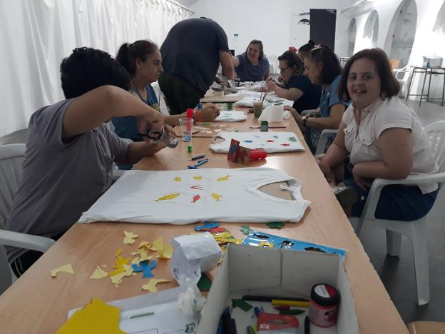 'Inclusives' retoma el arte como forma de inclusión social de sus usuarios en Villanueva de la Serena