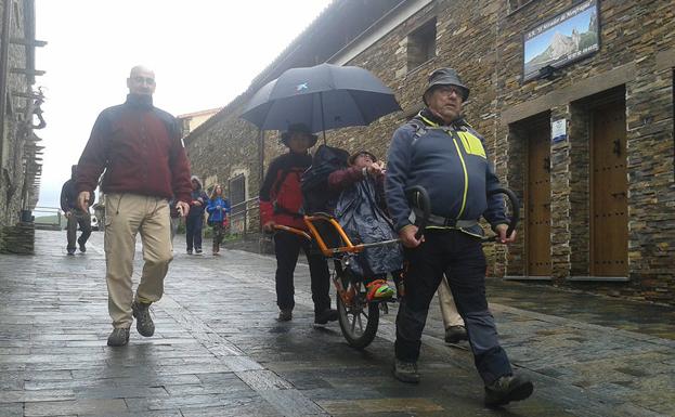 Inclusives Villanueva impulsa el senderismo para personas con movilidad reducida