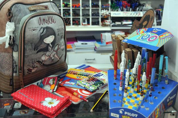 El Ayuntamiento de Mérida concede 461 ayudas de material escolar para el curso próximo