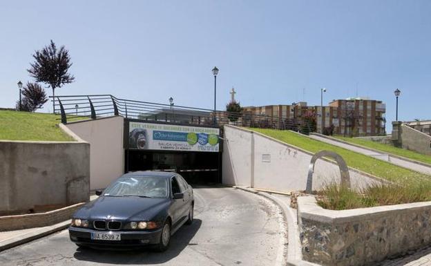 Apamex exige una obra urgente para hacer accesible el parking de Menacho