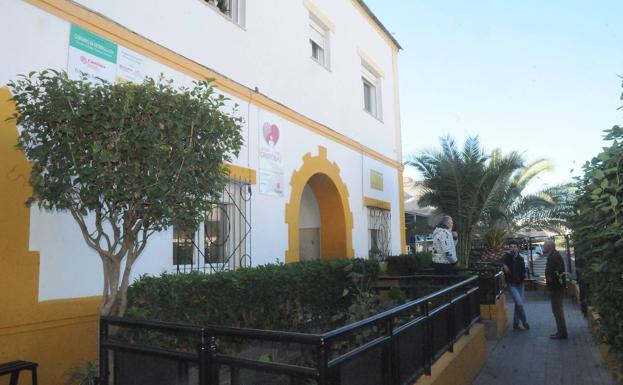 Civitas Pacensis dona 9.400 litros de pintura desinfectante a entidades solidarias y residencias