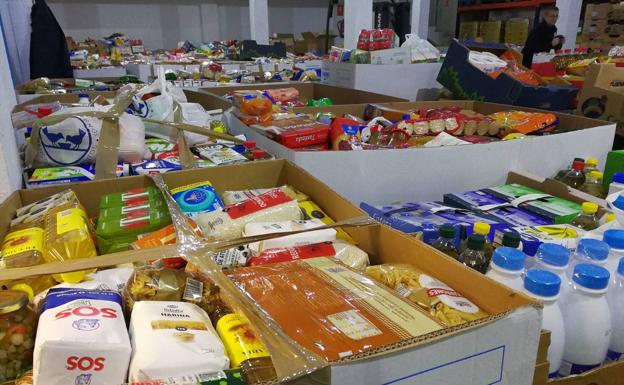 El Banco de Alimentos atiende a 500 familias gracias a la donación de la Diputación cacereña