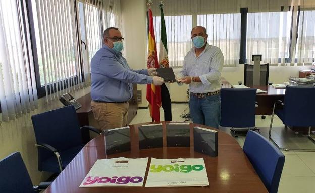 Economicphone dona dispositivos móviles al Sepad para las residencias de mayores