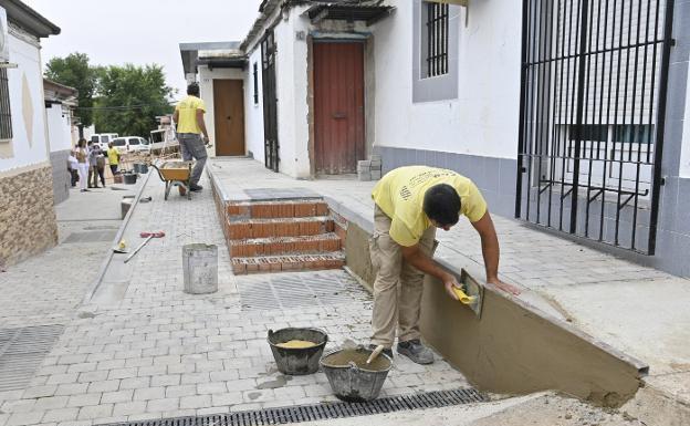 Badajoz invierte 310.000 euros para mejorar la accesibilidad en cinco barrios