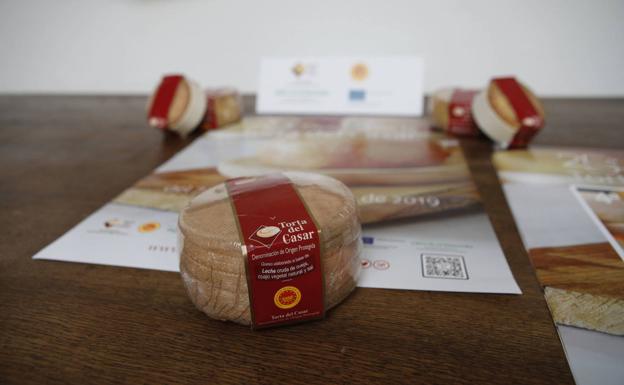 El Consejo Regulador de DOP Torta del Casar hará donaciones periódicas al Banco de Alimentos