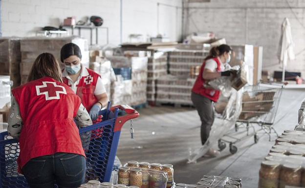 Cruz Roja distribuye en la región 425.000 kilos de alimentos